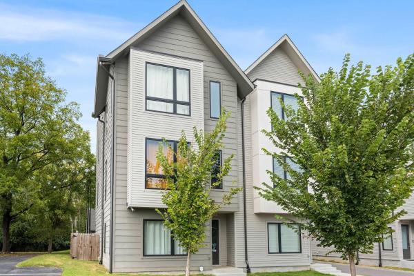 Stylish 4br - Rooftop Deck Near Downtown - Tennessee