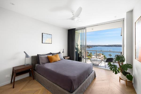 Ithac12/902 - Elizabeth Bay View - Manly