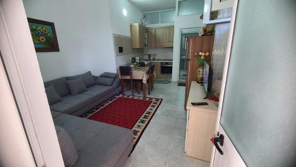 A la foto es mostra l'objecte Taku house situat a la ciutat de Draç.