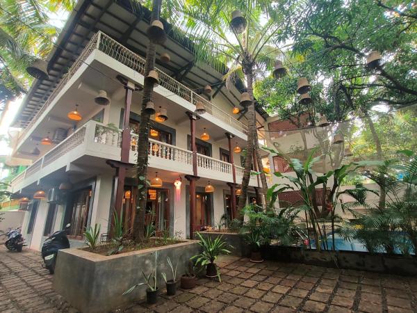 Antique Villa With A Pool For Company Of 14-20 , 10 Min Walk Morjim Beach - Goa