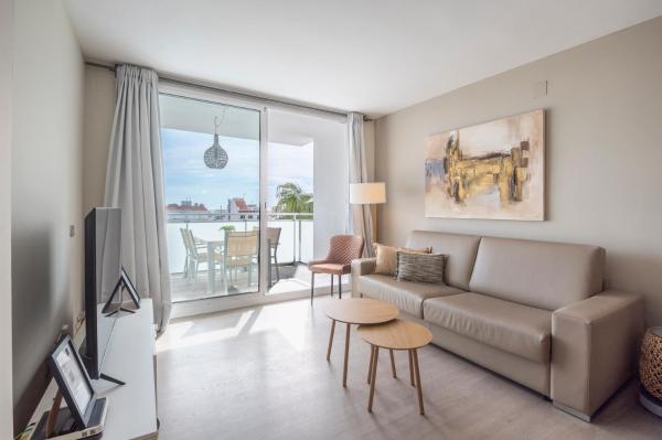 A la foto es mostra l'objecte Sitges Spaces Oasis Penthouse 3 Bedroom, 2 Bathroom, Terrace, Pool, Sleeps up to 6 situat a la ciutat de Sitges.