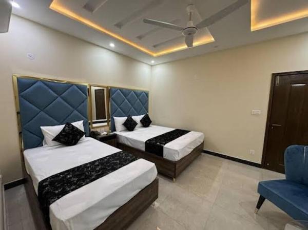 A la foto es mostra l'objecte Pearl Galaxy Family Guest House situat a la ciutat de Karachi.