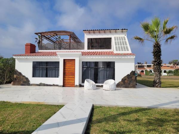 A la foto es mostra l'objecte Casa amplia con Piscina privada y a pasos de la playa situat a la ciutat de Venturosa.