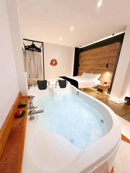 A la foto es mostra l'objecte Jacuzzi Studio Room situat a la ciutat de Shkodër.