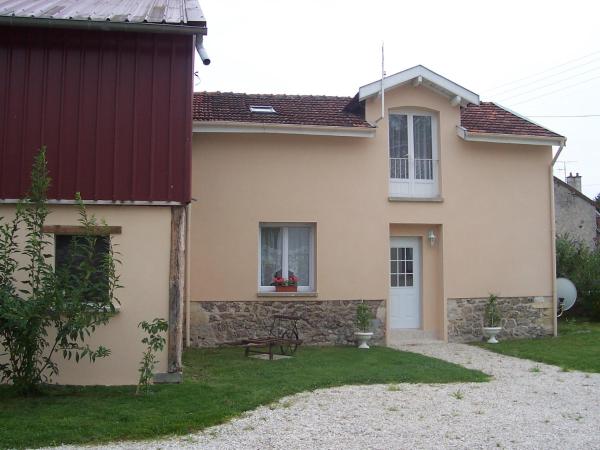 Na zdjęciu widoczny jest obiekt Gîte de la Py położony w mieście Hauviné.