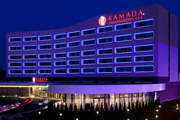 På billedet ses objektet Ramada Plaza by Wyndham Craiova beliggende i byen Craiova.