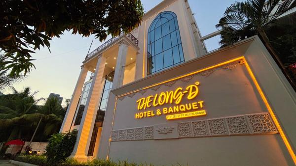 A la foto es mostra l'objecte The Long D Hotel Surat Airport Rd situat a la ciutat de Surat.
