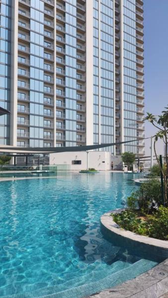 På billedet ses objektet Brand New Cozy 1-BR Flat 15 mins drive to Downtown beliggende i byen Dubai.