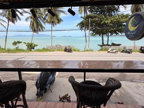På billedet ses objektet Moonlight Samui hotel and bar beliggende i byen Koh Samui.