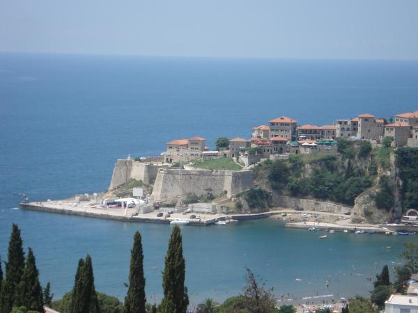 På billedet ses objektet Apartments Popovic beliggende i byen Ulcinj.