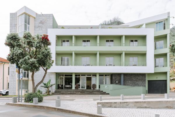 Auf dem Foto ist das Objekt Hotel Euro Moniz in der Stadt Porto Moniz zu sehen.