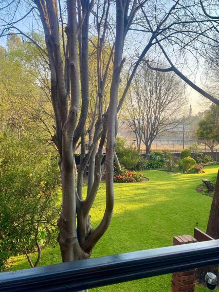 På billedet ses objektet Entire Apartment in Eldoraigne, Centurion beliggende i byen Eldoraigne.