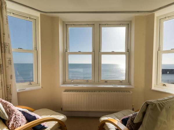 13 Great Cliff - Exmouth Beach