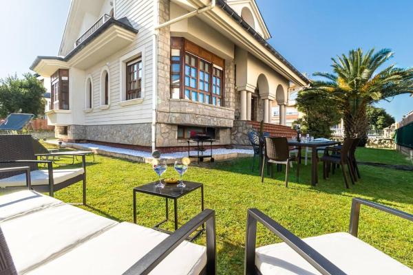 Chalet Con Jardín Junto A La Playa De Berria - Laredo, España