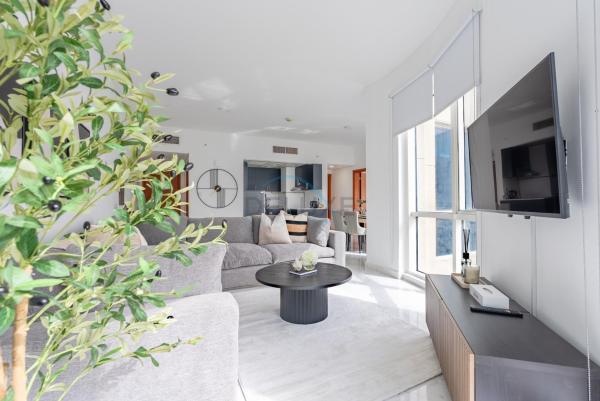 På billedet ses objektet Lake-View Apartment Near City Centre Meaisem Mall, Just Minutes from Dubai Autodrome and ICC Cricket Stadium - The Crescent A, Dubai Production City by Deluxe Holiday Homes beliggende i byen Dubai.