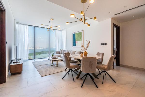 På billedet ses objektet Elegant 2-Bedroom Apartment with Stunning City and Water Views beliggende i byen Dubai.