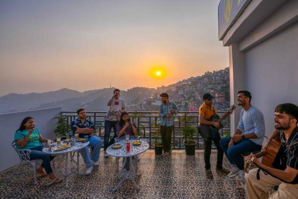 Na fotografii je vidět objekt Shalom Backpackers Shimla nacházející se ve městě Šimla.