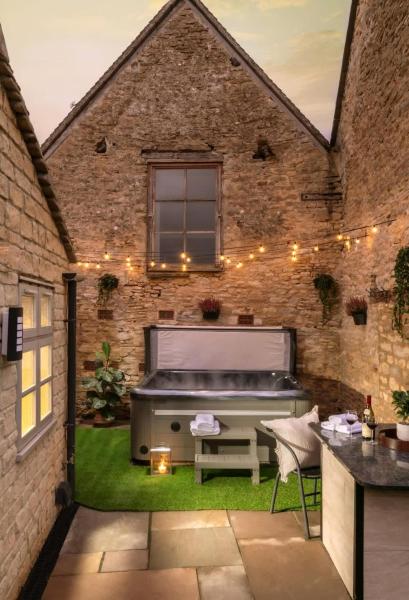 Homestead - Cosy Cotswolds Cottage With Hot Tub - South Cerney