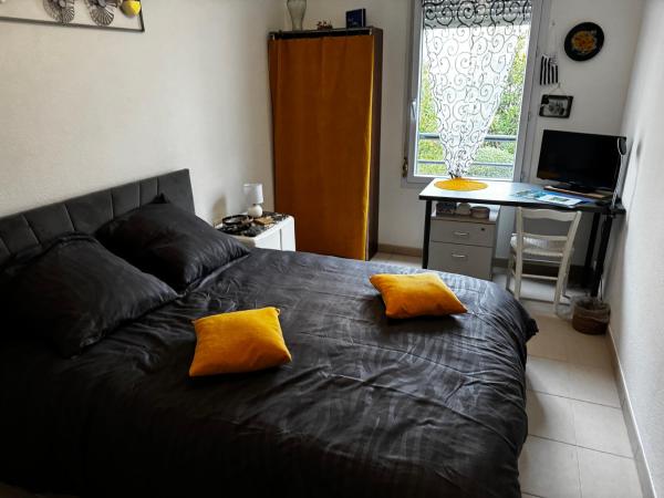 A la foto es mostra l'objecte Chambre chez habitant résidence piscine situat a la ciutat de Carpentras.