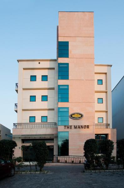 A la foto es mostra l'objecte The Manor Bareilly by Leisure Hotels situat a la ciutat de Aonla.