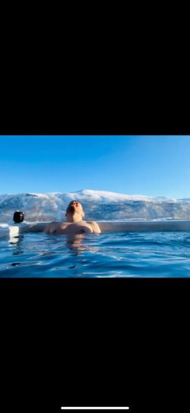 The Arctic panorama studio with outdoor jacuzzi, Tromsø