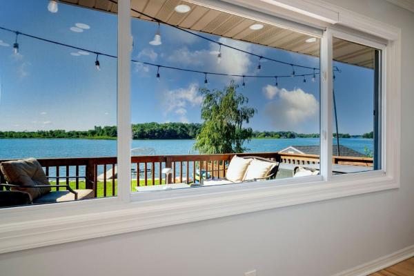 The Lake House On Myers Bay - 3-bed 2-bath Luxury Home With Private Pier Beach Firepit And Deck - Fox Lake, IL