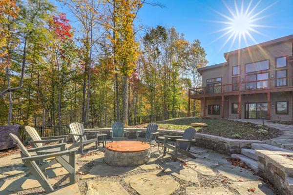 Dock + Game Room: Luxe Retreat On Rhodhiss Lake! - Hickory, NC