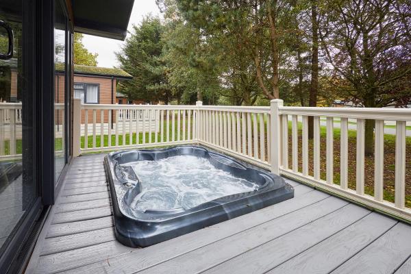 Brackencroft Lodge With Hot Tub - Pocklington