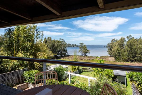 Vince's Landing - Stunning Big Private Waterfront Cottage - Australia
