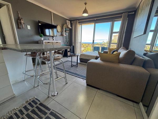A la foto es mostra l'objecte #FiftySeven situat a la ciutat de Hermanus.