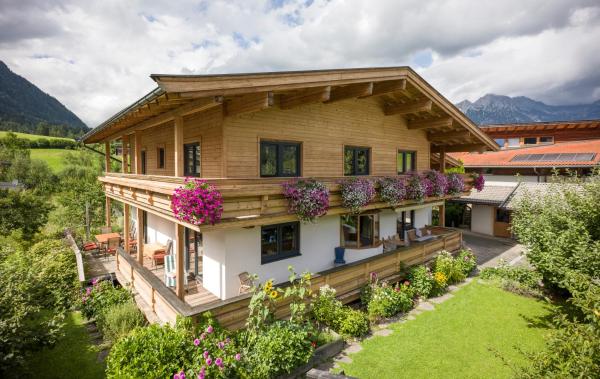 På billedet ses objektet Appartement Albert und Helene Koller beliggende i byen Söll.