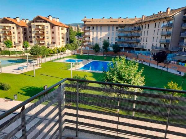 Na fotografii je vidět objekt Apartamentos Pilartxo Jaca 3000 nacházející se ve městě Jaca.