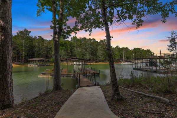 La photo montre l'objet Milltown Cove Escape on Lake Hartwell situé dans la ville de Hartwell.