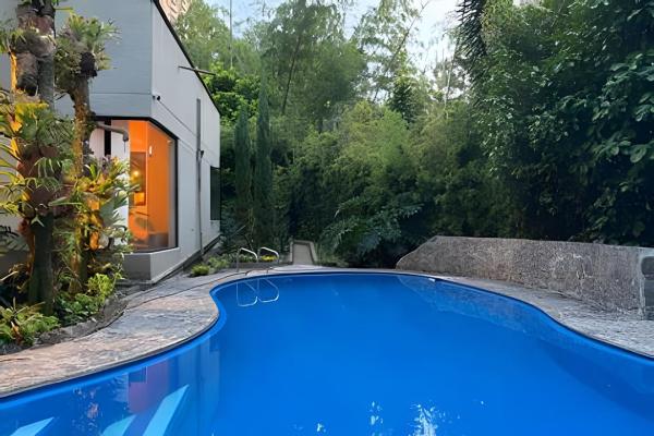 NUEVA Mansion con piscina y jacuzzi, El Poblado, Medellín