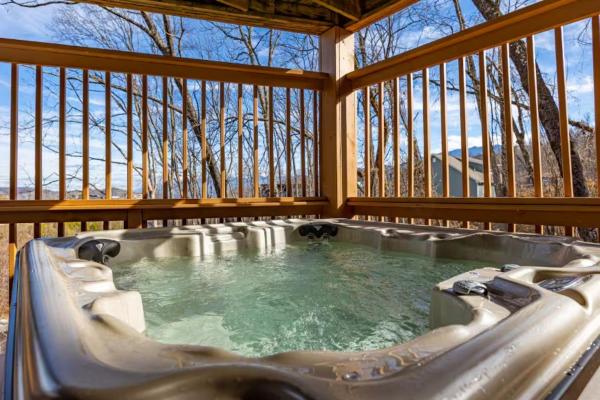 Beorns Cottage 5br Smoky Mountain Getaway With Views, Hot Tub & Game Room - Gatlinburg, TN
