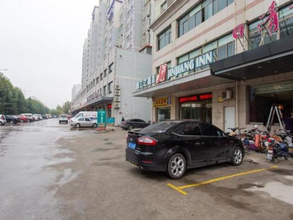 写真にはZhucheng市にあるJinjiang Inn Weifang Zhucheng East Fanrong Roadが写っています。