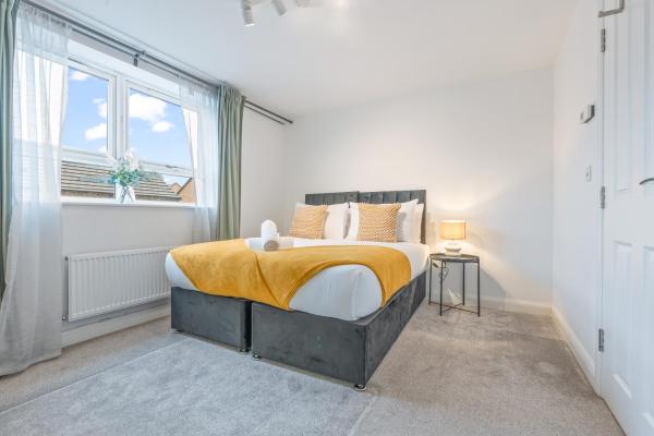 Modern 4-bed, Guests 8, Garden, Fast Wifi, Driveway, Secure Garage - Birmingham
