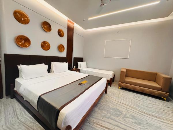 A la foto es mostra l'objecte Hotel Mumbai House Pithampur situat a la ciutat de Dhār.