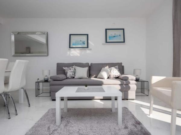 Four Bedroom Villa With Terrace And Swimming Pool - Makarska Riviera