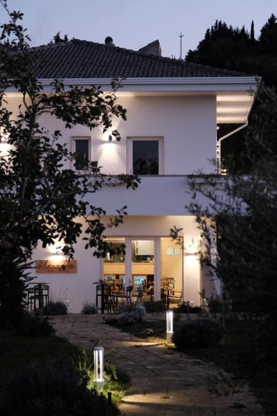 A la foto es mostra l'objecte L'Amarena Garden House situat a la ciutat de Matera.