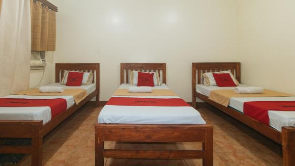 En la foto se muestra el objeto RedDoorz @ Plaza La Paz Iloilo City ubicado en la ciudad de Babuy.