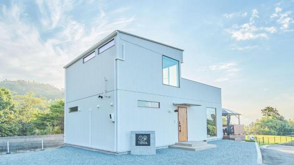 The photo shows the Dog Villa TOWA located in the city of Tarui.