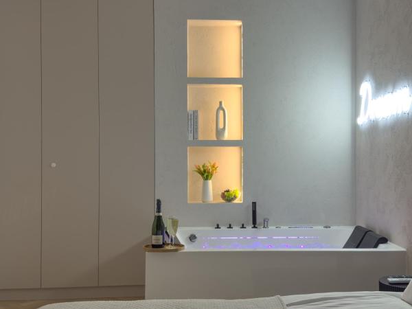 A la foto es mostra l'objecte URBAN APARTMENTS Global - Jacuzzi -8th Floor No 03 - Free Garage - LUXURY situat a la ciutat de Katowice.