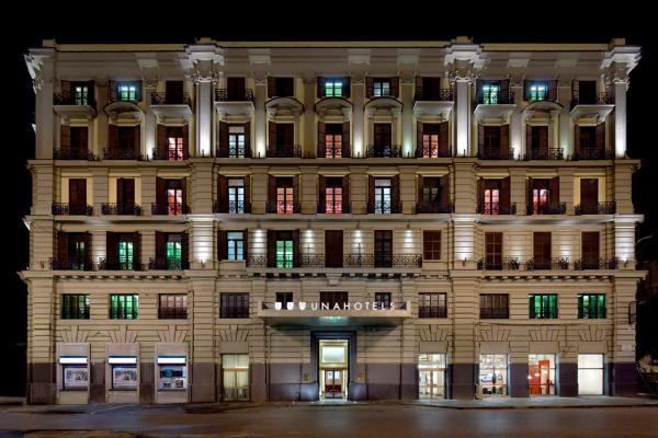 Auf dem Foto ist das Objekt UNA Hotels Napoli in der Stadt Neapel zu sehen.