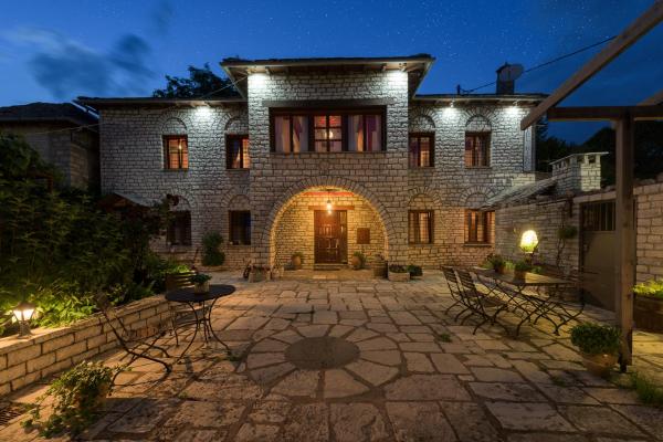 På bildet vises objektet Vikos Hotel som ligger i byen Monodendri.