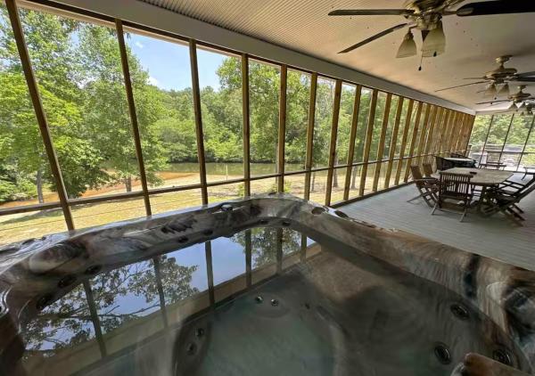 Brushy Creek Lodge - Riverfront, Hot Tub, Fire Pit - Mentone, AL