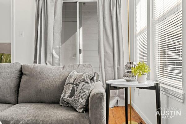 Pet Friendly 1br 1ba North Austin Retreat W Pool And Trails By Austin Vacay - Austin, TX
