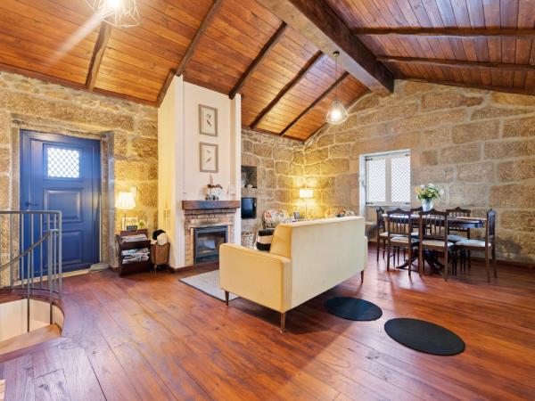 Mansion In Vale Abrigoso - Mezio With Patio - Castro Daire