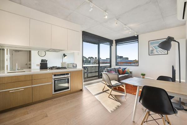 A la foto es mostra l'objecte Comfy 2-Bed Balcony Unit near Iconic Chapel St situat a la ciutat de Melbourne.