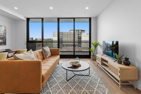 Modern Apartment On Burgundy Precinct & Parklands - Ivanhoe